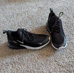 Nike Men's Air Max 270 Black Sneaker Size 11